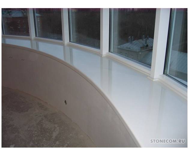 Подоконник из искусственного камня Staron Bright White
